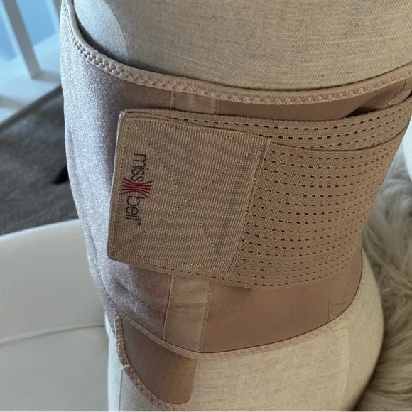 Elegant Tan Women's Belt - Picture 2 of 4